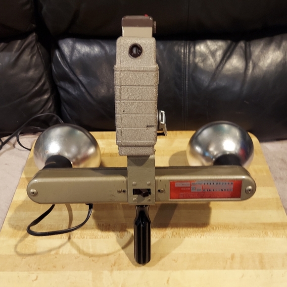 1950S BELL & HOWELL 8MM CAMERA & HAND-HELD LIGHT BAR FOR INDOOR PROJECTOR MOVIES - Picture 14 of 14